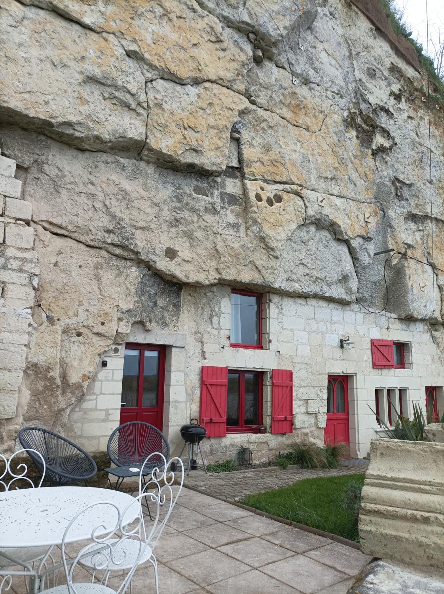 Gite Des Perreyeurs - Maison Troglodyte Avec Vue Sur Loire Montsoreau Kültér fotó