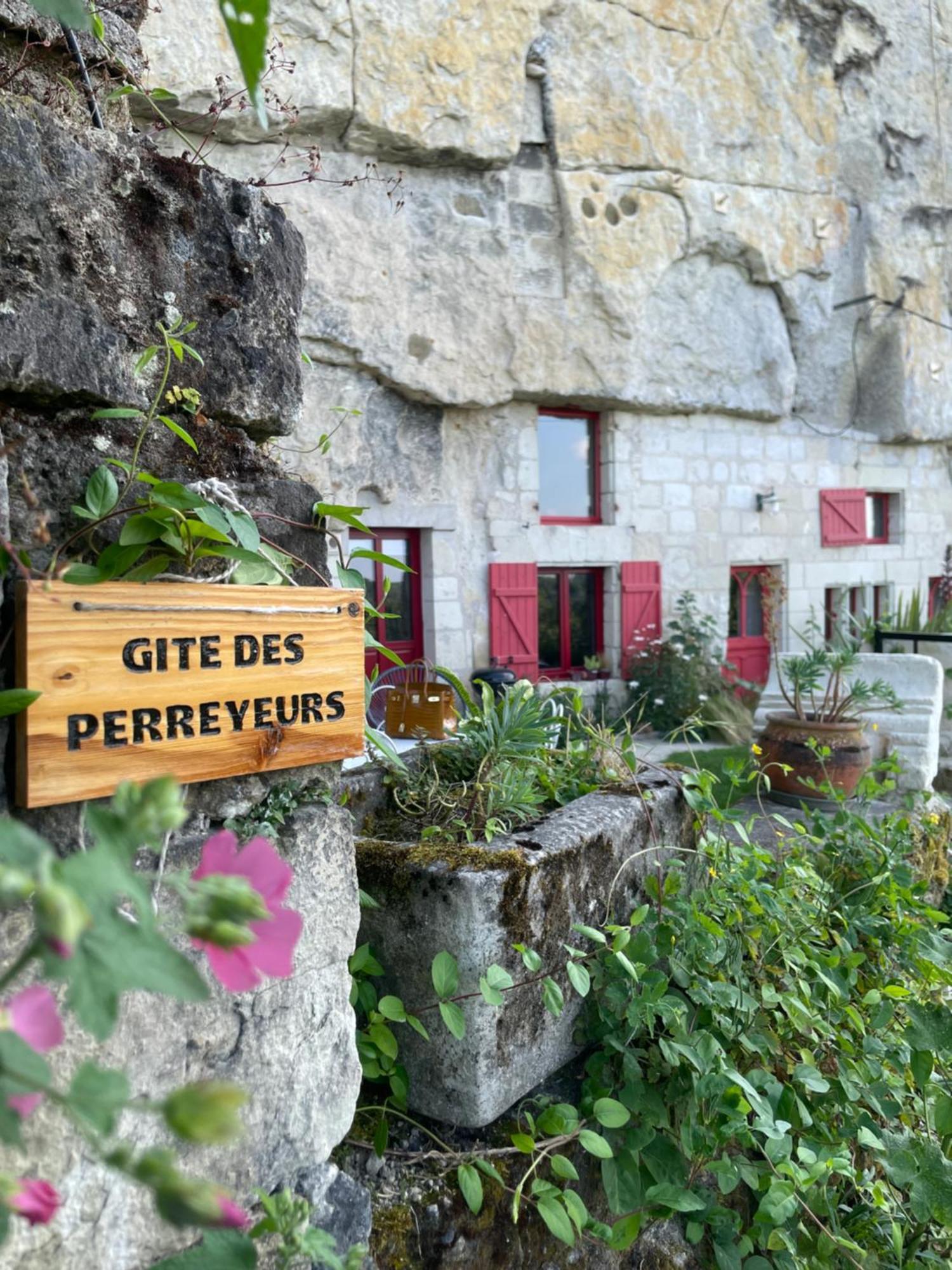 Gite Des Perreyeurs - Maison Troglodyte Avec Vue Sur Loire Montsoreau Kültér fotó